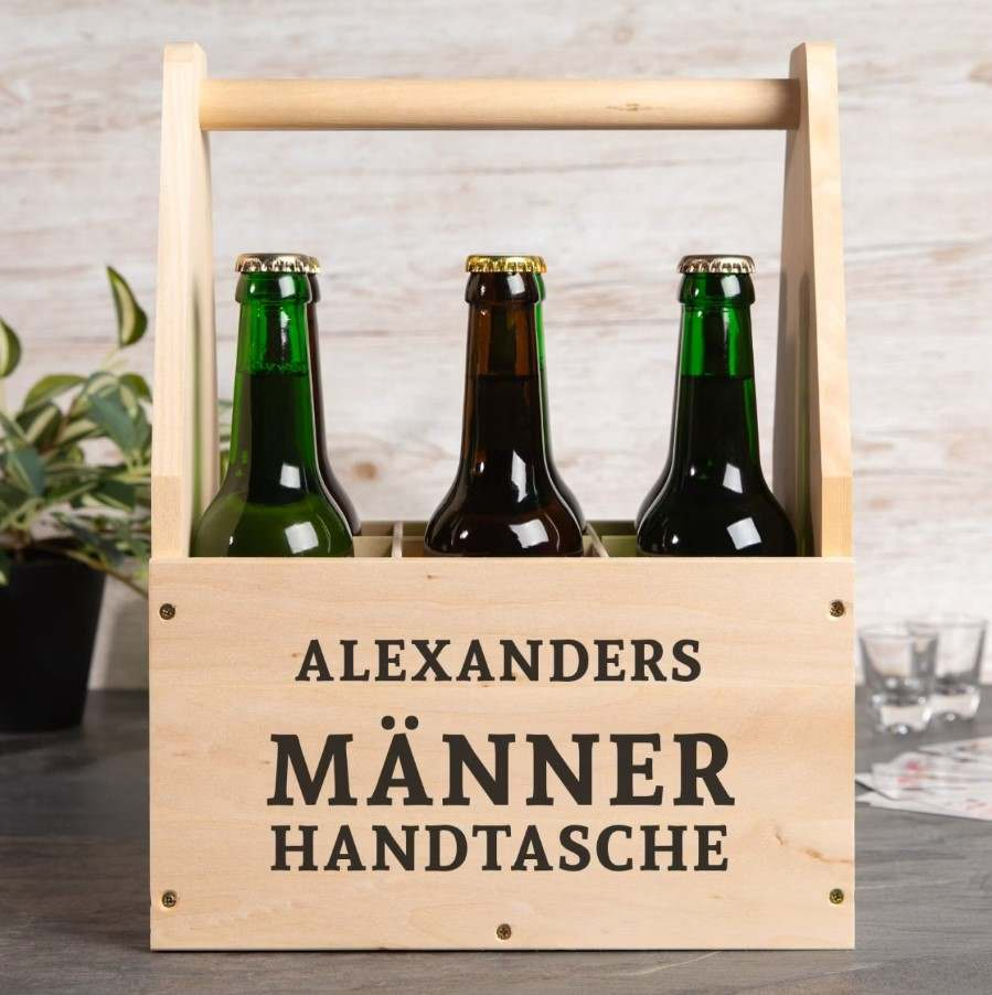 Männerhandtasche aus Holz mit Bierflaschen